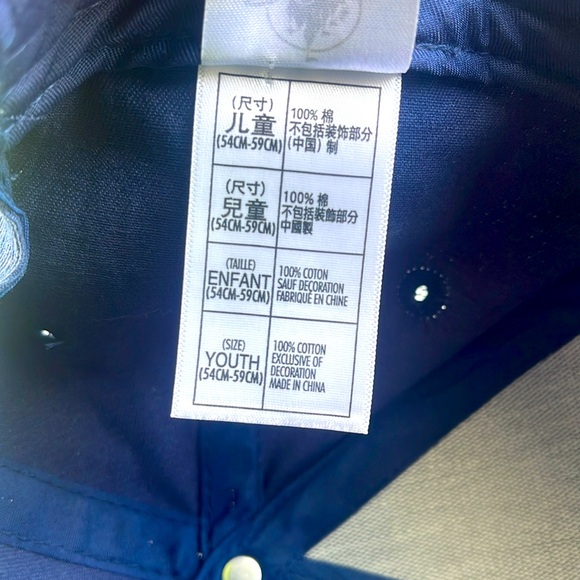 Disney Mickey Mouse Hat - Picture 5 of 7